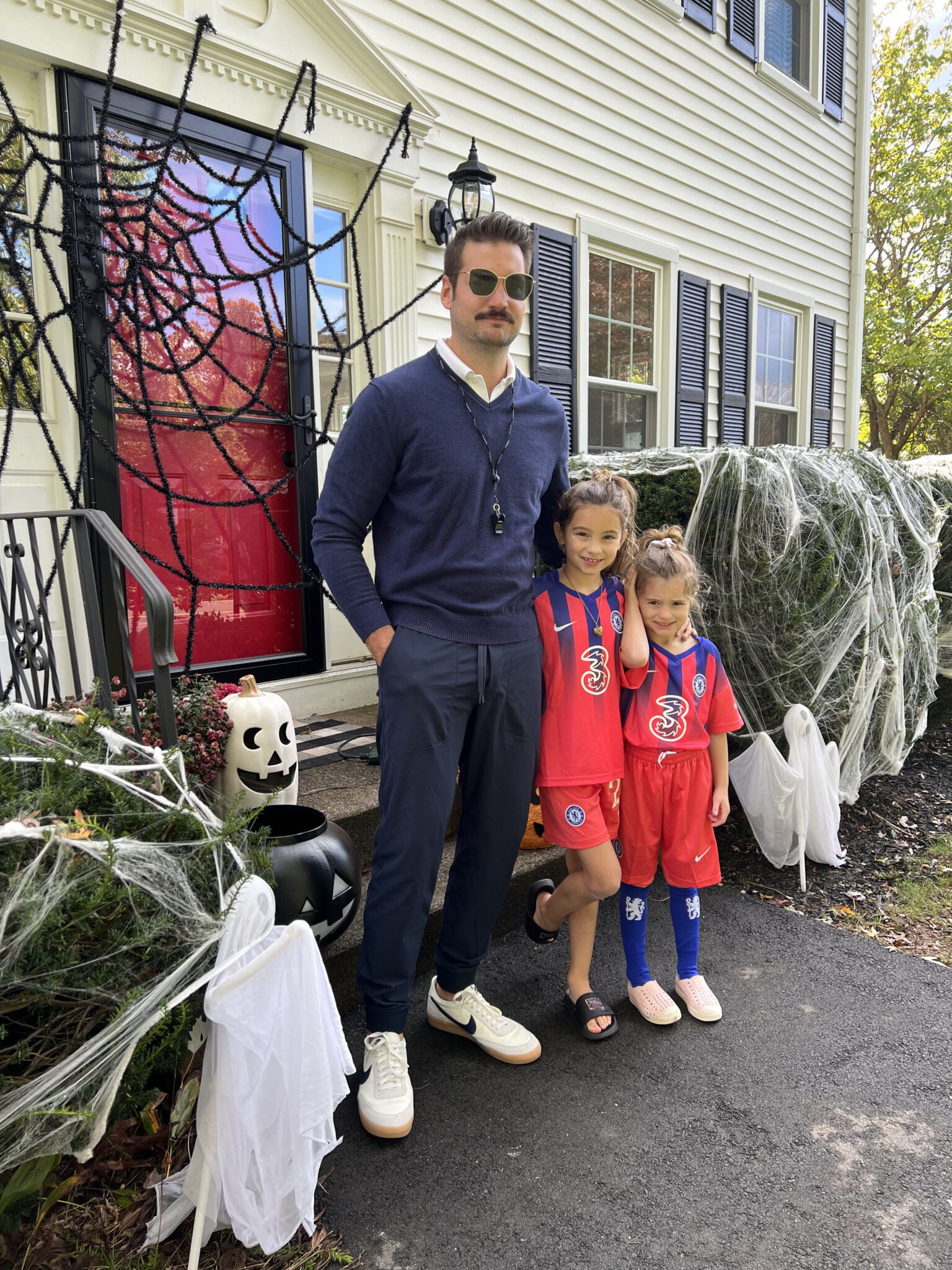 Easy Last Minute Halloween Costume for Mom: Referee Mom  Mom halloween  costumes, Mom costumes, Sports costume ideas