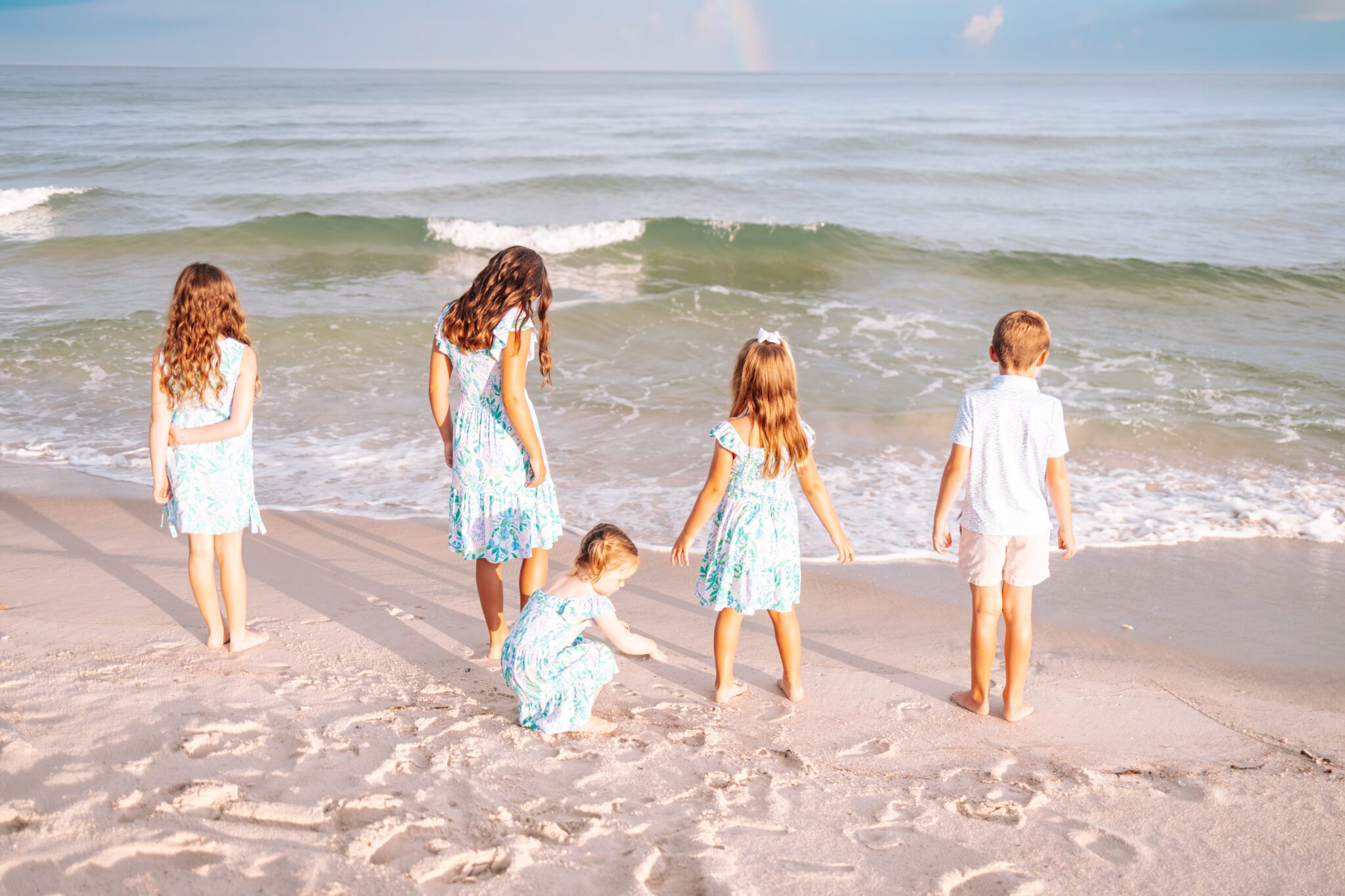 grandchildren playing near ocean family photos at the beach in Lilly Pulitzer Just a Pinch print